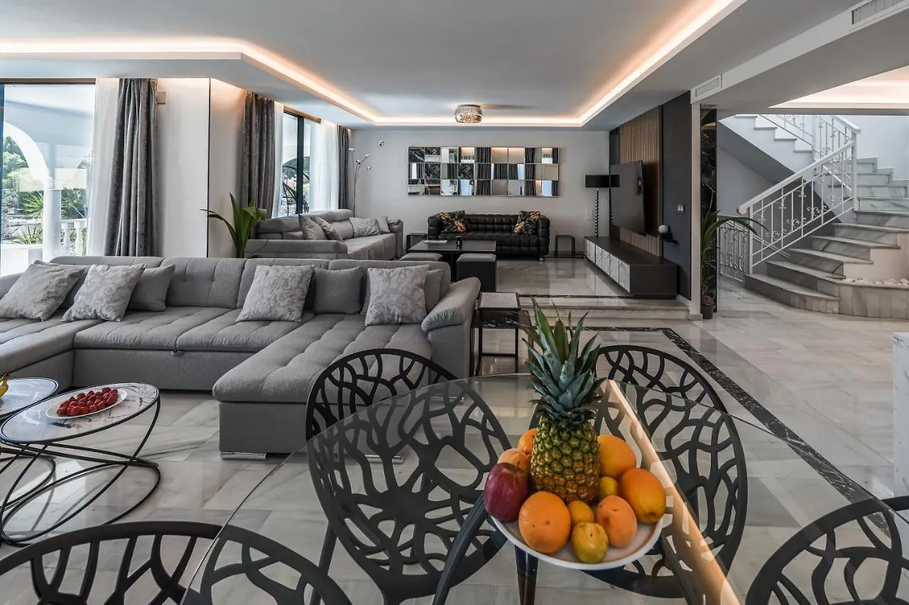 Villa 27 Nueva Andalucia Puerto Banus Marbella