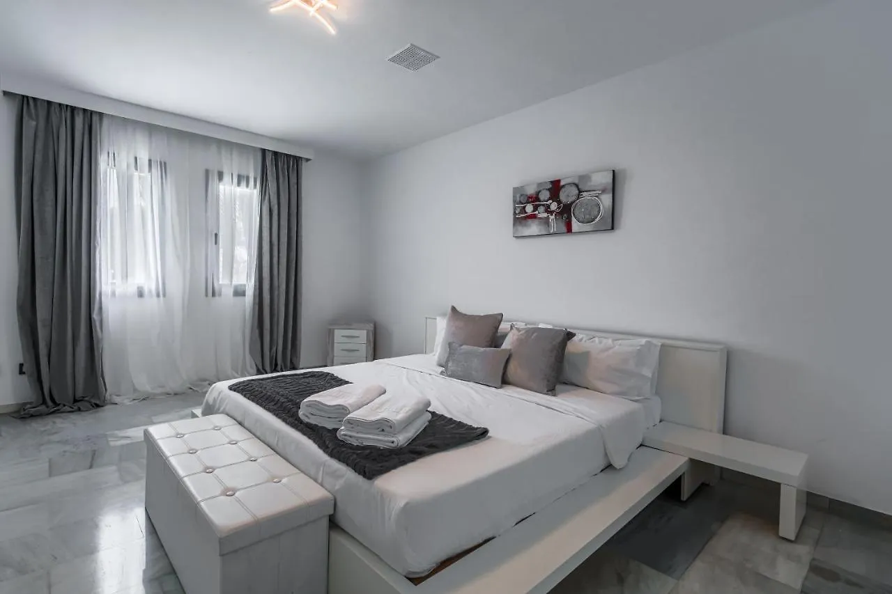 Villa 27 Nueva Andalucia Puerto Banus Marbella